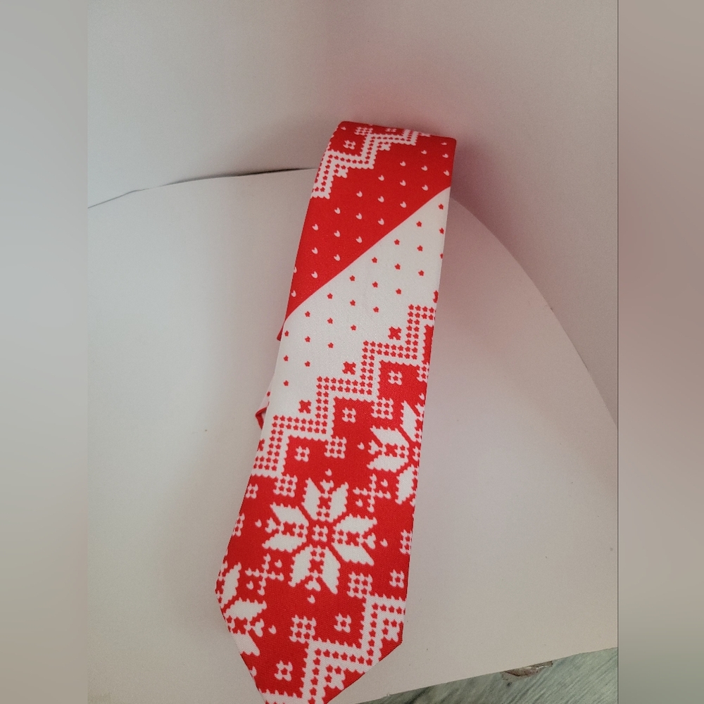 Life of The Party Mens Novelty Christmas Pointsetta NecktieRed and White